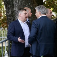 Zoran Milanović i Andrej Plenković u razgovoru nakon završetka Alke