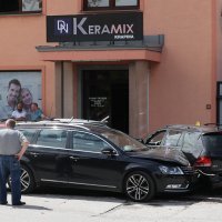 Vozač automobila se zabio u ljude i parkirane automobite u Krapini