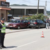 Vozač automobila se zabio u ljude i parkirane automobite u Krapini