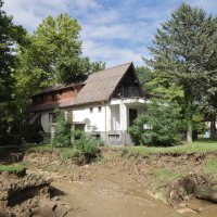 Bujica urušila dio kuće uz jezero Šoderica