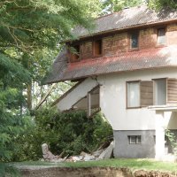 Bujica urušila dio kuće uz jezero Šoderica