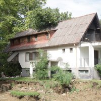 Bujica urušila dio kuće uz jezero Šoderica