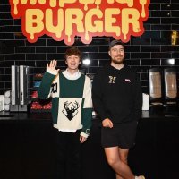 Otvaranje prvog restoratna MrBeast Burger