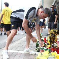 Nogometaši AEK-a odali su počast ubijenom navijaču