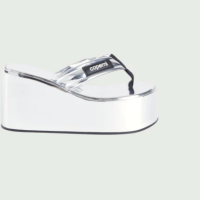 Japanke s platformom - Coperni