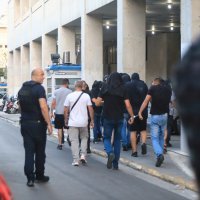 Privođenje navijača koji su sudjelovali u neredima