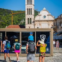 Hvar: Rimčeva Nevera izložena na gradskom trgu