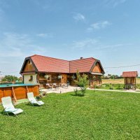 Lijepa kuća u Lonjici