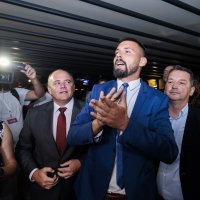 Ivica Puljak sa suradnicima slavi izbornu pobjedu 2022.