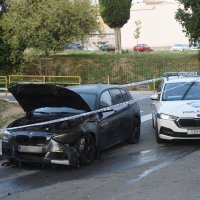 Zapalio se BMW na splitskim Skalicama