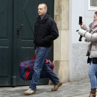 Saucha napušta svoj stan nakon što mu je skinut Saborski imunitet (3)