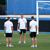 Nogometaši praške Sparte u šetnji po Dinamovom stadionu