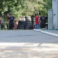 U autoservisu se zapalila dva vozila