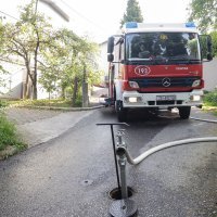 U autoservisu se zapalila dva vozila