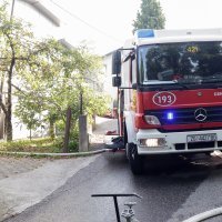 U autoservisu se zapalila dva vozila