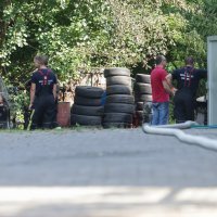 U autoservisu se zapalila dva vozila