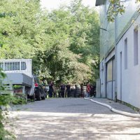 U autoservisu se zapalila dva vozila