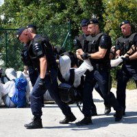 Policija privodi klimatske aktiviste