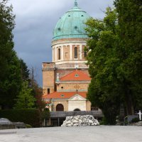 Srušen glavni križ na Mirogoju