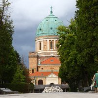 Srušen glavni križ na Mirogoju