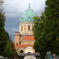 Srušen glavni križ na Mirogoju