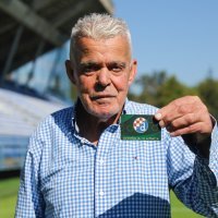 Dinamovci uručili godišnju iskaznicu i Petkovićev dres Osmanu Lendiju