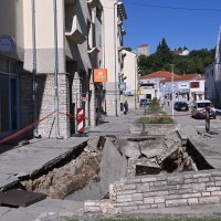 U Benkovcu se urušili kameni vrtovi ispred stambenih zgrada