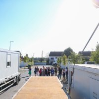 Branko Bačić u obilasku kontejnerskog naselja u Glini