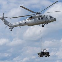 Prijevoz vozila VP11 helikopterom kineske vojske tipa Z-20K-