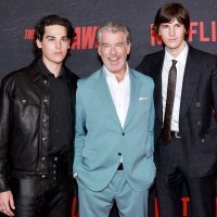 Pierce Brosnan sa sinovima