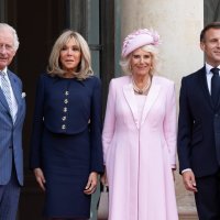 Kraljica Camilla i kralj Charles III. & Emmanuel i Brigitte Macron u Parizu