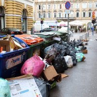 Gomilanje smeća na gradskim ulicama