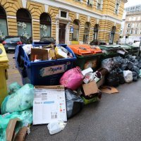 Gomilanje smeća na gradskim ulicama
