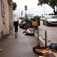 Gomilanje smeća na gradskim ulicama