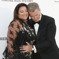Keely Shaye Smith i Pierce Brosnan