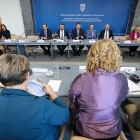 Sindikati javnih službi na pregovorima