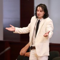 Zbog ometanja suđenja, Filip Zavadlav na neko vrijeme ispraćen iz sudnice