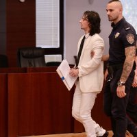 Zbog ometanja suđenja, Filip Zavadlav na neko vrijeme ispraćen iz sudnice