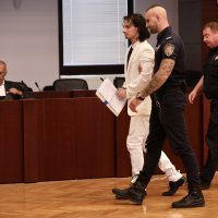 Zbog ometanja suđenja, Filip Zavadlav na neko vrijeme ispraćen iz sudnice