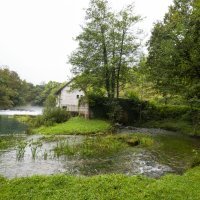 Migranti prelaze granicu preko Korane kod Slunja