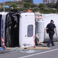 Prevrnula se mješalica za beton na brzoj cesti Solin - Klis