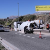 Prevrnula se mješalica za beton na brzoj cesti Solin - Klis