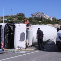 Prevrnula se mješalica za beton na brzoj cesti Solin - Klis