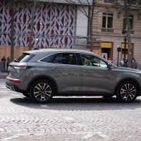 DS 7 u srcu parade na Champs-Élysées-u