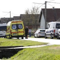 Muškarac gađao kuće molotovljevim koktelima
