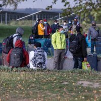 Požar u Osijeku: Radnici i policija ispred tvrtke 'Drava International'