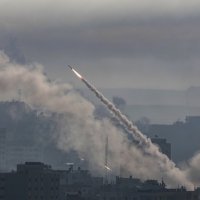 Masovni raketni napad na Izrael