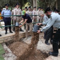 Izraelci pokapaju mrtve nakon napada Hamasa