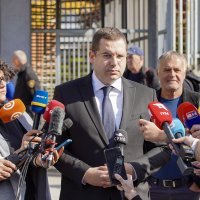 Zastupnici SNSD-a koji su došli na sud podržati Milorada Dodika