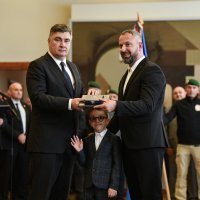Milanović uručio odlikovanja hrvatskim braniteljima